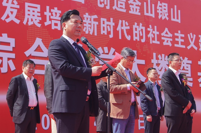1党委书记鲍高峰主持会议.jpg 1党委书记鲍高峰主持会议.jpg